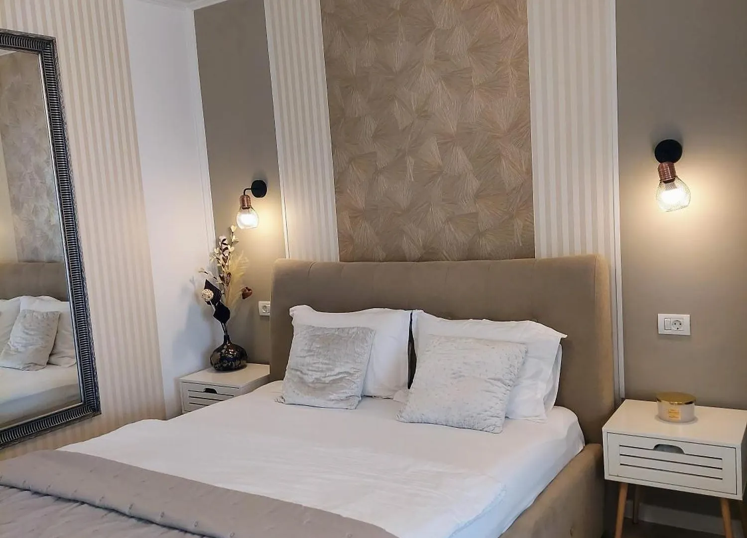 Aldira Studio Arena Nationala Bucureşti 0*,
